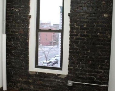 East 14th Street - Photo Thumbnail 5