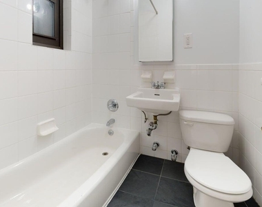 East 93 Street - Photo Thumbnail 4
