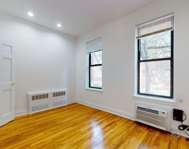 East 93 Street - Photo Thumbnail 6