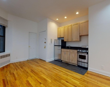 East 93 Street - Photo Thumbnail 1