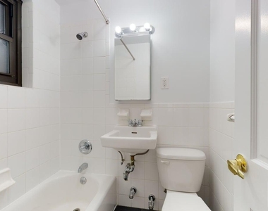 East 93 Street - Photo Thumbnail 5