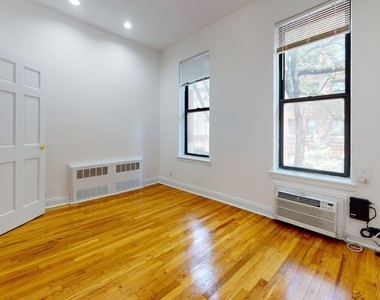 East 93 Street - Photo Thumbnail 9