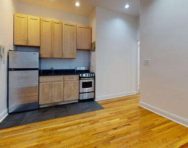 East 93 Street - Photo Thumbnail 2