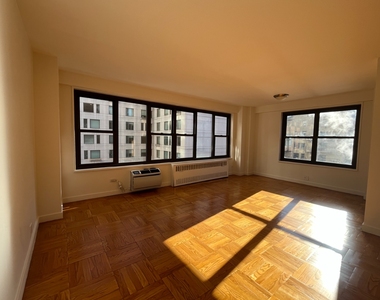 Fourth Avenue - Photo Thumbnail 0