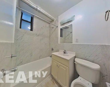 West 11th Street - Photo Thumbnail 4