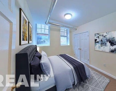 West 11th Street - Photo Thumbnail 1