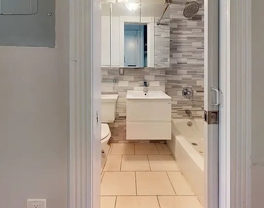 444 W 52nd St - Photo Thumbnail 6