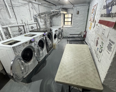 Magaw Place - Photo Thumbnail 7