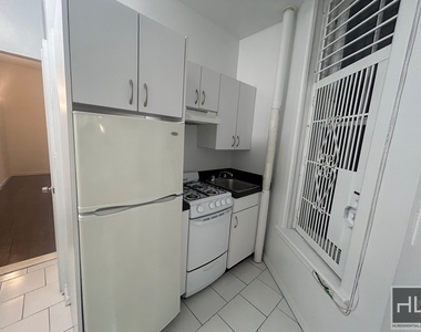 East 89 St - Photo Thumbnail 2