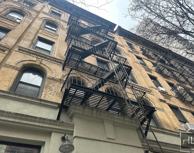 East 89 St - Photo Thumbnail 8