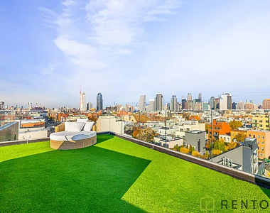 210 Greenpoint Avenue - Photo Thumbnail 5
