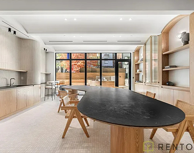 210 Greenpoint Avenue - Photo Thumbnail 9