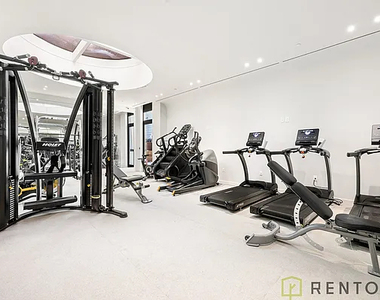 210 Greenpoint Avenue - Photo Thumbnail 8