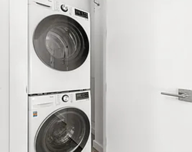 210 Greenpoint Avenue - Photo Thumbnail 3
