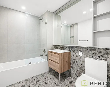 210 Greenpoint Avenue - Photo Thumbnail 4