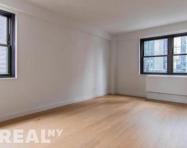 E 39th St - Photo Thumbnail 3