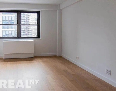 E 39th St - Photo Thumbnail 4
