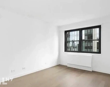 E 39th St - Photo Thumbnail 5