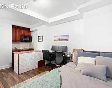 5 Tudor City Place - Photo Thumbnail 3