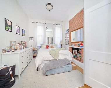 423 E 81st Street - Photo Thumbnail 2