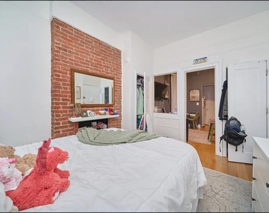 423 E 81st Street - Photo Thumbnail 4