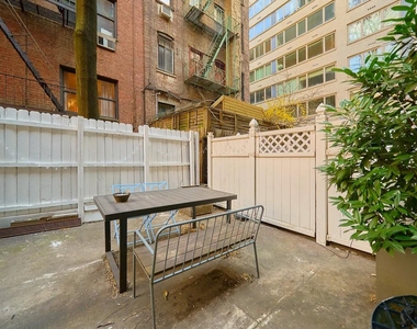 423 E 81st Street - Photo Thumbnail 3