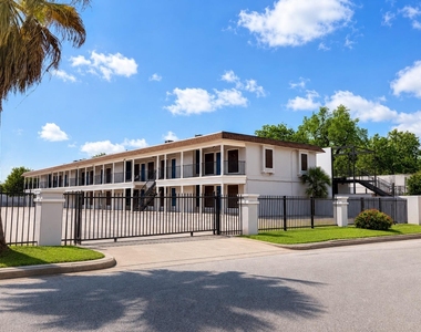 4709 Harmon Ave - Photo Thumbnail 2