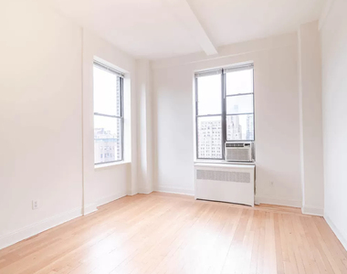 West 71st Street - Photo Thumbnail 3