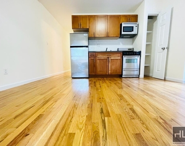 East 80th Street - Photo Thumbnail 4