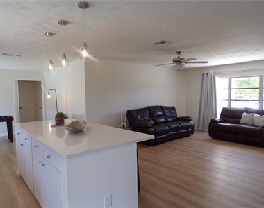 1148 Salina Avenue - Photo Thumbnail 8