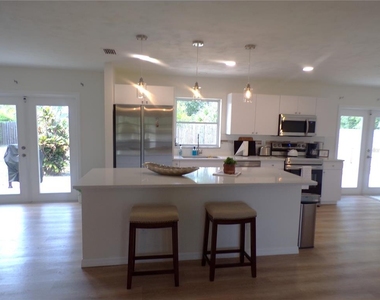 1148 Salina Avenue - Photo Thumbnail 2