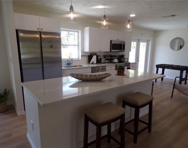 1148 Salina Avenue - Photo Thumbnail 10