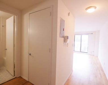 105 Lexington Avenue - Photo Thumbnail 2