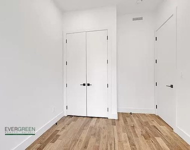 917 Broadway - Photo Thumbnail 3