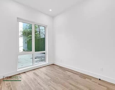 917 Broadway - Photo Thumbnail 4