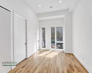 917 Broadway - Photo Thumbnail 2