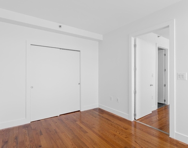 12-22 30th Avenue - Photo Thumbnail 5