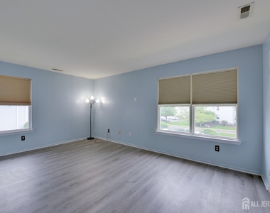 144 Keswick Drive - Photo Thumbnail 14