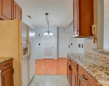 144 Keswick Drive - Photo Thumbnail 7