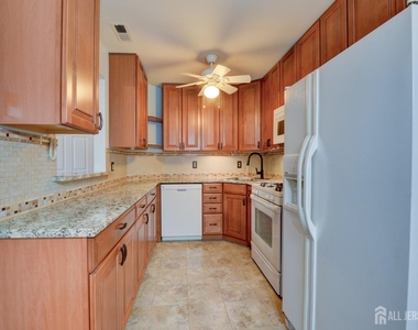 144 Keswick Drive - Photo Thumbnail 8