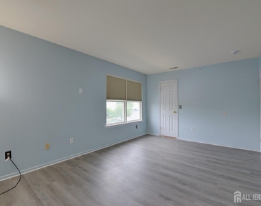 144 Keswick Drive - Photo Thumbnail 10