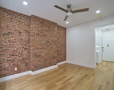 Copy of 1705 First Avenue, Unit 5ra - Photo Thumbnail 1