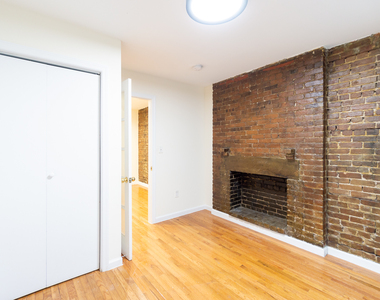 240 West 20th Street - Photo Thumbnail 4