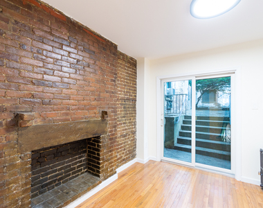240 West 20th Street - Photo Thumbnail 3