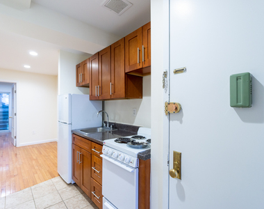 240 West 20th Street - Photo Thumbnail 7