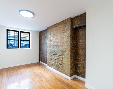 240 West 20th Street - Photo Thumbnail 9