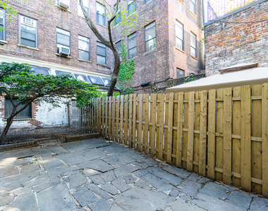 240 West 20th Street - Photo Thumbnail 1