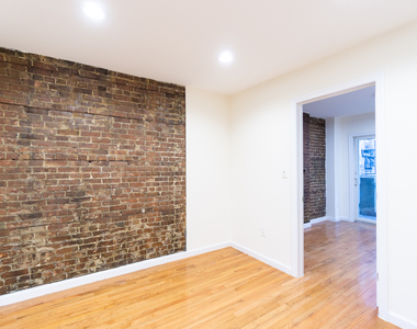 240 West 20th Street - Photo Thumbnail 5