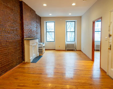 West 47th Street - Photo Thumbnail 1