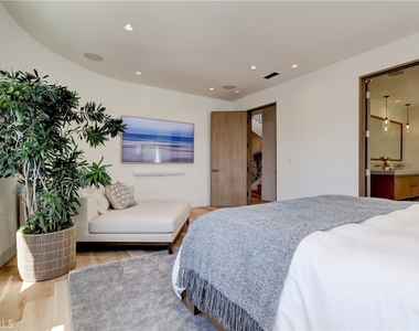 1712 Manhattan Avenue - Photo Thumbnail 17